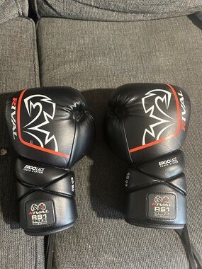 Rival RS1 Sparring Gloves